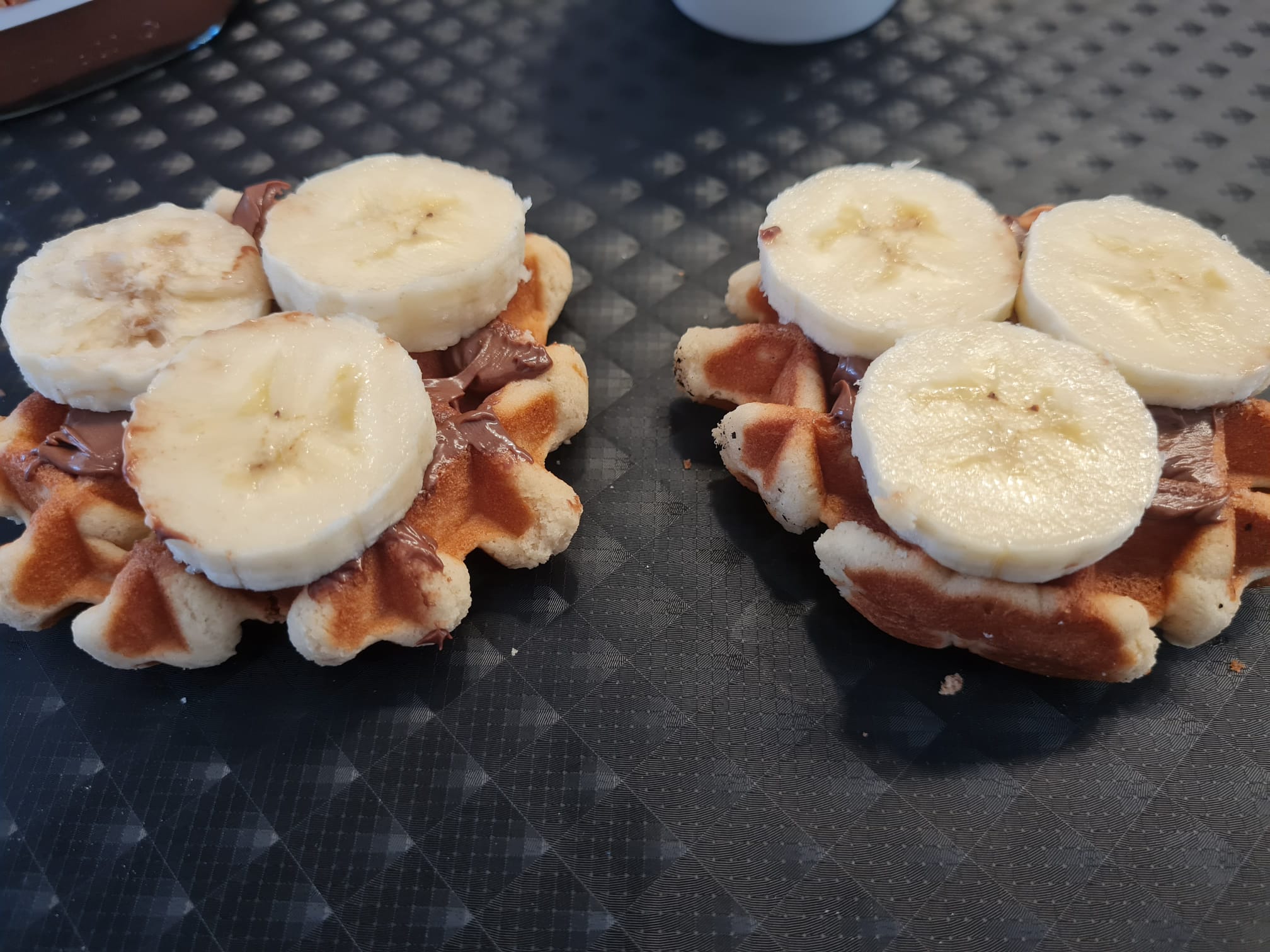 Wafffeln mit Nutella und Banane
